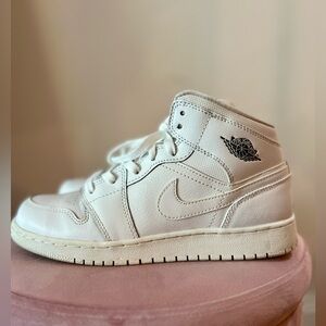 Nike Air Jordan 1 Mid Triple White Boys Size 6.5Y